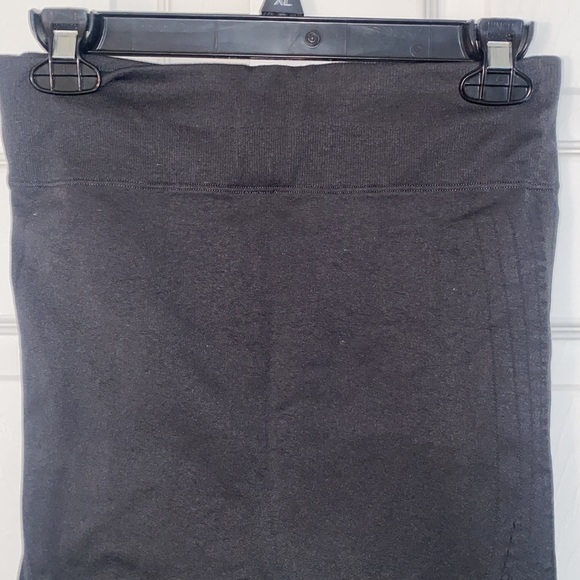 Fabletics Seamless Leggings - Picture 3 of 3